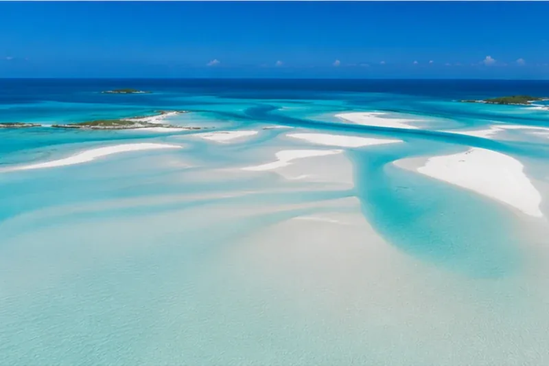 Bahamas liveaboard diving guide with Exuma Cays clear water and liveaboard route